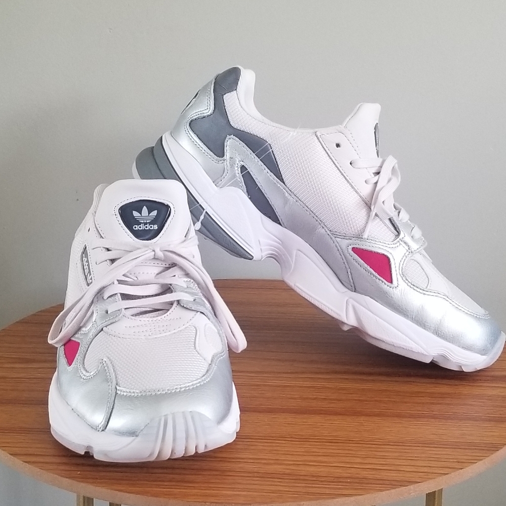 NWT ADIDAS WOMENS SNEAKERS